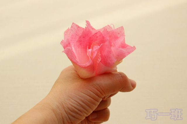 自制染色纸废物利用：怎么简单制作手工纸花朵(图文教程)3